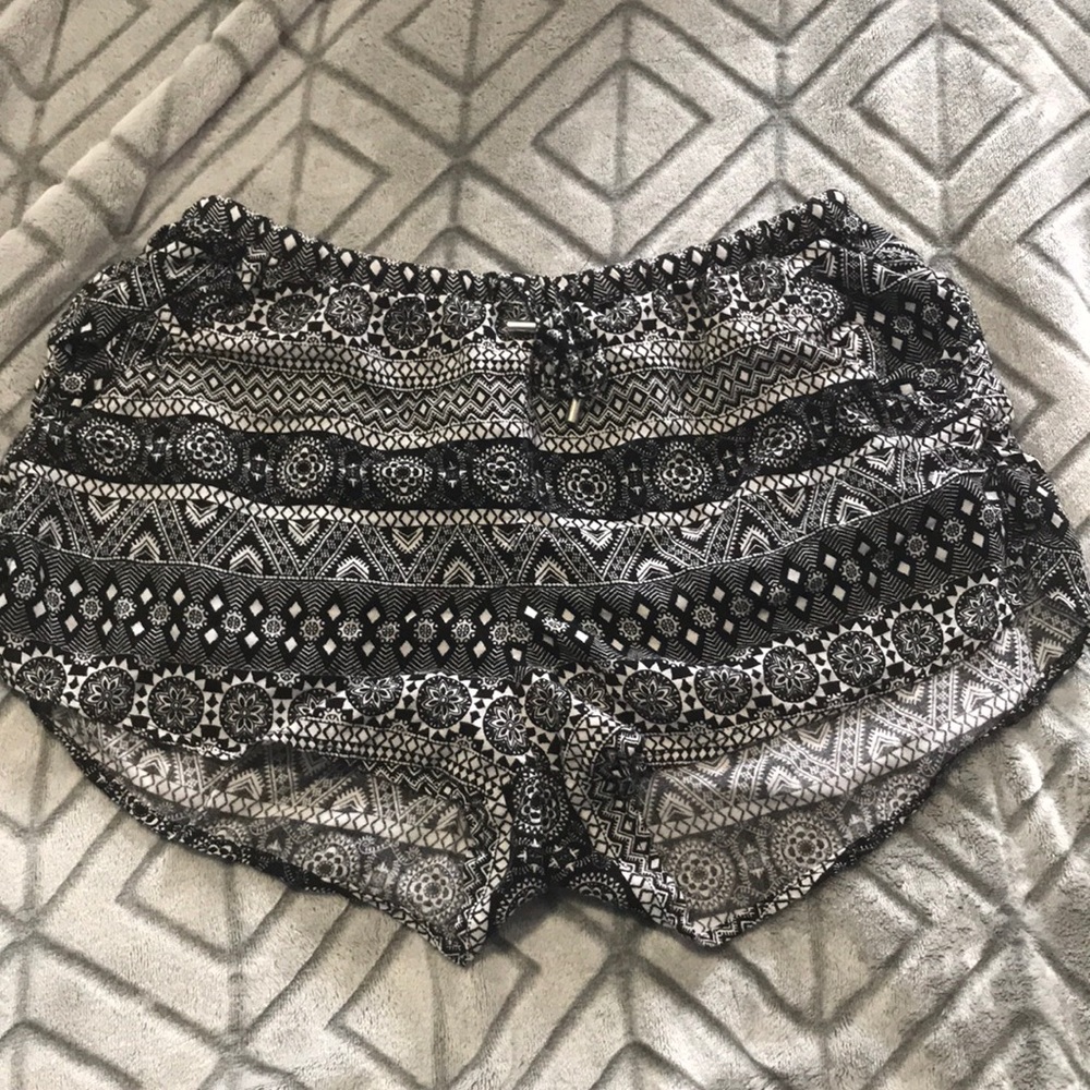 🎉LIKE NEW!! Geometric shorts